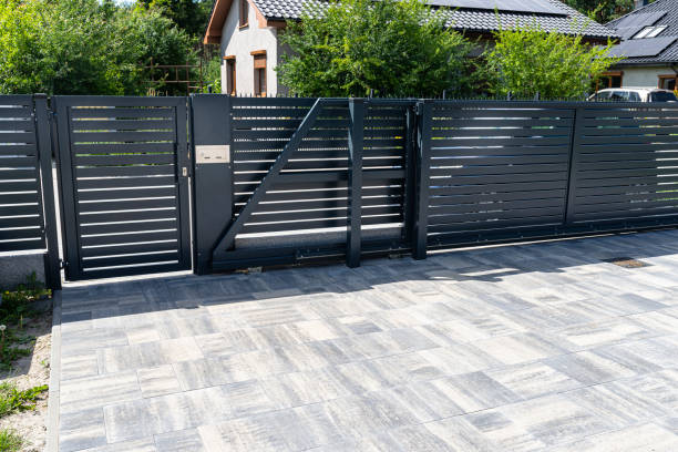 Best Professional Driveway Pavers  in Hlsboro, IL